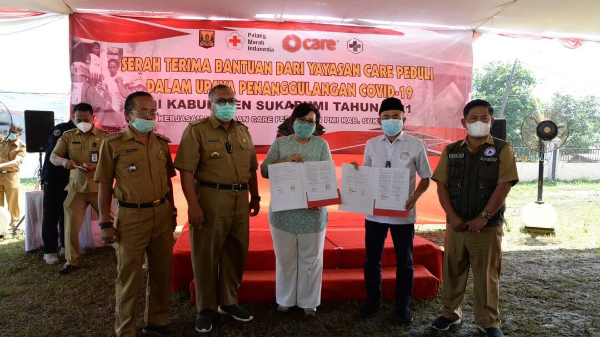 serah terima bantuan covid19 sukabumi 2021 (3)